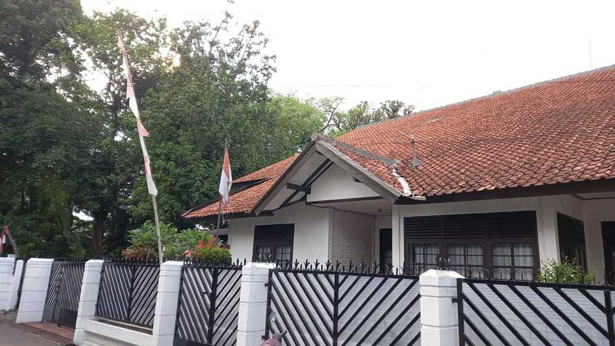 Rumah di Jalan Suryalaya Barat