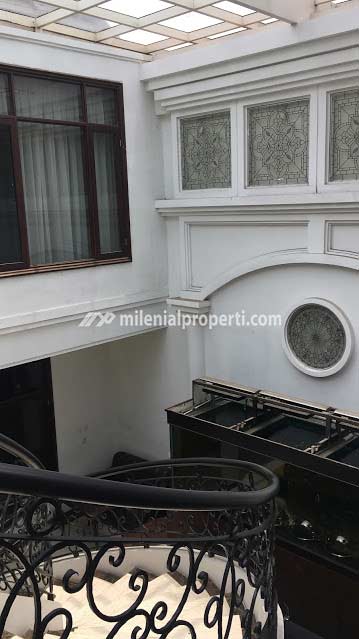 Ex Hotel Konsep Eropa Klasik Modern di Sayap Jalan Riau (R.E. Martadinata)