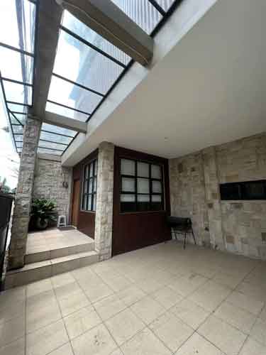 Rumah 3 Lantai di Alaya 89 Cirendeu
