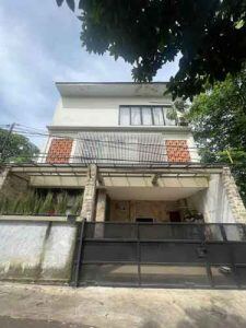 Dijual Rumah 3 Lantai di Alaya 89 Cirendeu