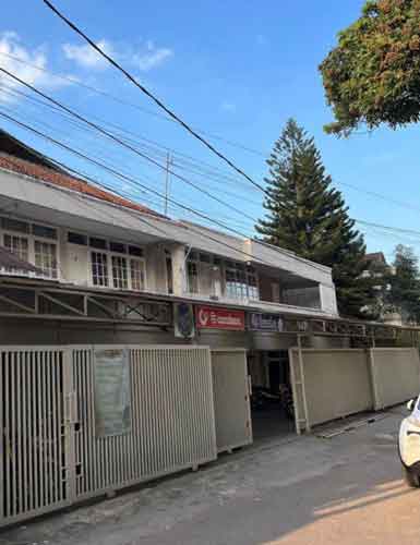 Rumah dengan Usaha Aktif di Cisitu Indah Dago Bandung