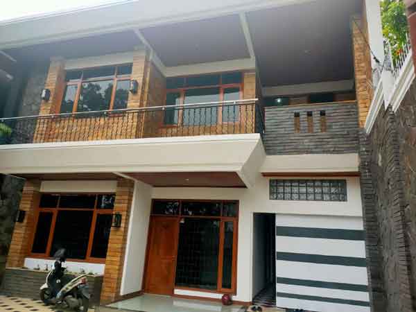 Rumah 3 Lantai di Holis Regency Bandung